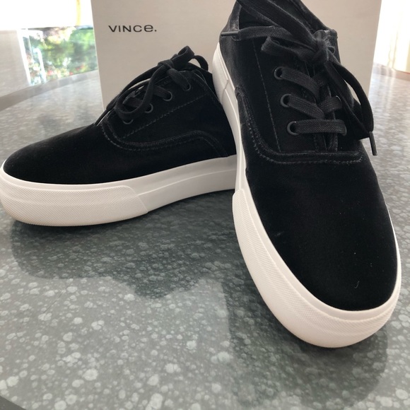 VINCE  BRAND NEW - Picture 2 of 3